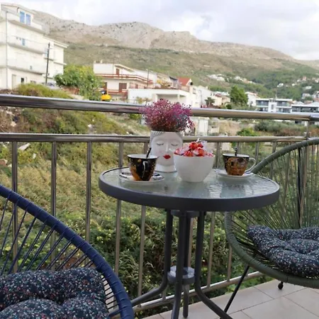 Dalmata D * Podstrana